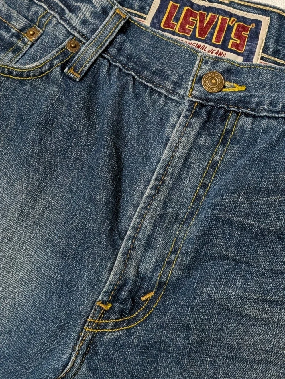 Levi's | Men's Medium Blue Relaxed Jeans | Baggy Outdoor | Streetwear | Denim